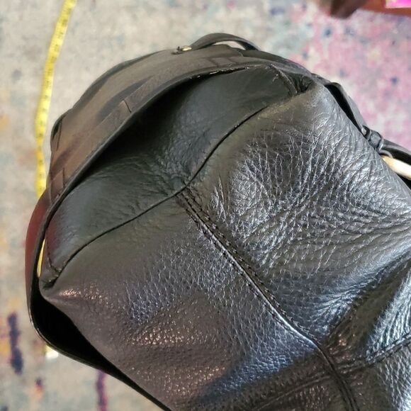 Michael Kors Large Leather Austin Bag in Black - Picture 15 of 15